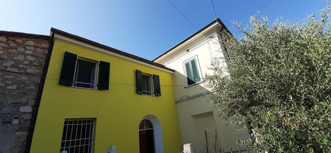 La Casa Gialla Del Ristoro Agricolo Векиано Екстериор снимка