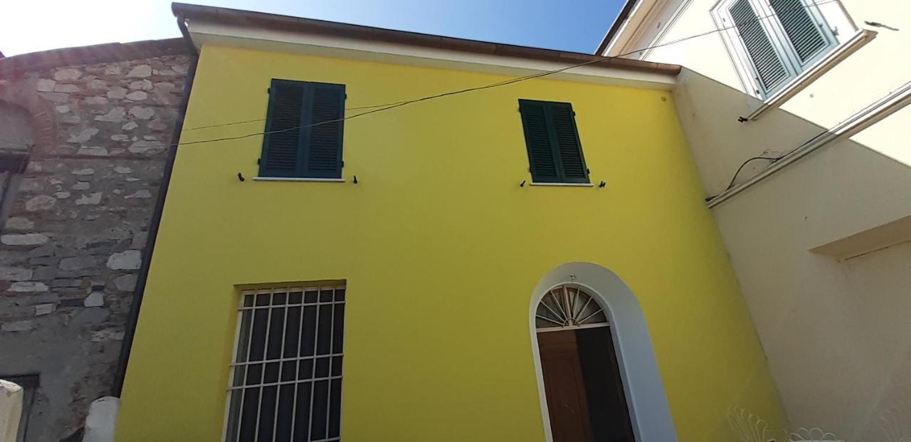 La Casa Gialla Del Ristoro Agricolo Векиано Екстериор снимка