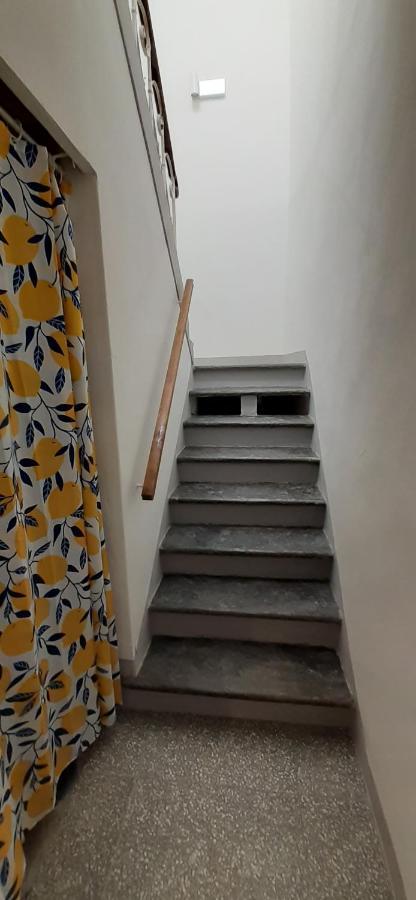 La Casa Gialla Del Ristoro Agricolo Векиано Екстериор снимка